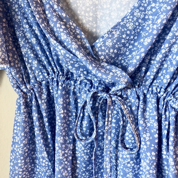 M LEFT - Flutter Sleeve Faux Wrap Mini Dress - Picture 4 of 6